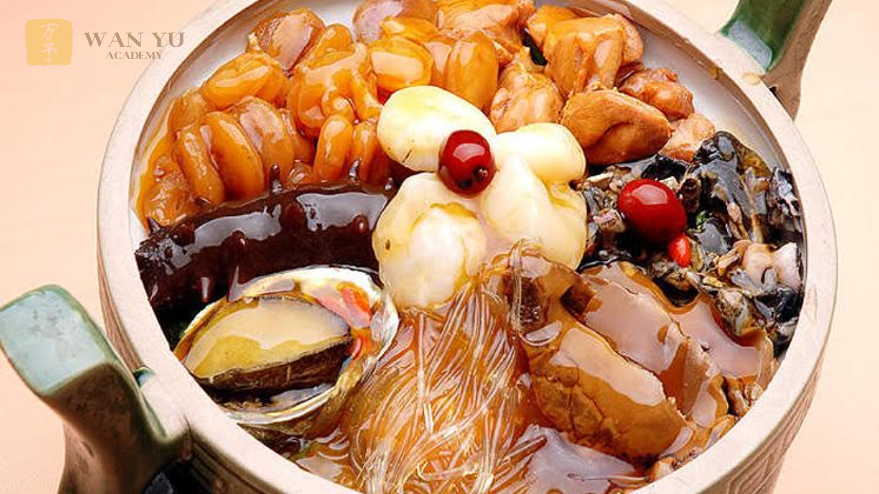 Nếu bạn là người yêu ẩm thực Trung Hoa và đang muốn hiểu sâu hơn về văn hoá – ngôn ngữ – nguồn gốc các món ăn nổi tiếng, thì “Phật nhảy tường” chính là ví dụ hoàn hảo cho sự tinh tế của ẩm thực Phúc Kiến. Hơn thế nữa, việc hiểu đúng về văn hoá Trung Quốc sẽ giúp bạn học tiếng Trung hiệu quả hơn – và đó cũng là điều Wan Yu Academy có thể đồng hành cùng bạn.