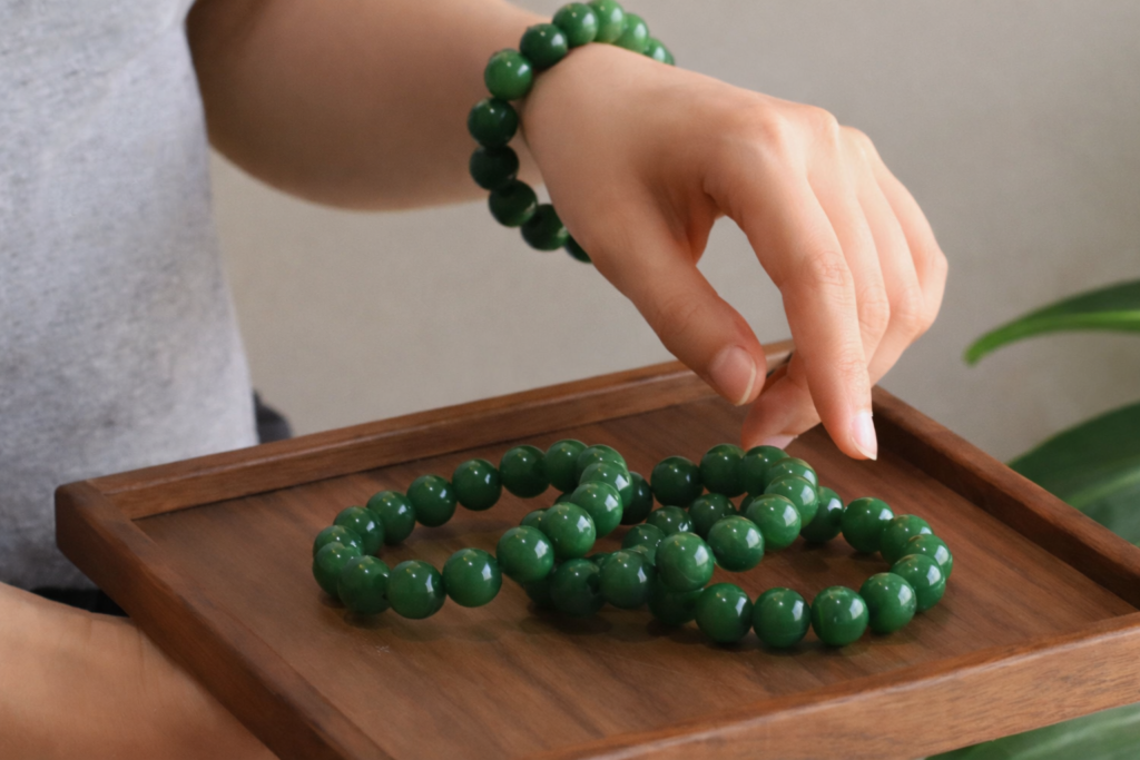 Vì sao người Trung Quốc thích đeo ngọc phỉ thúy trong đời sống?